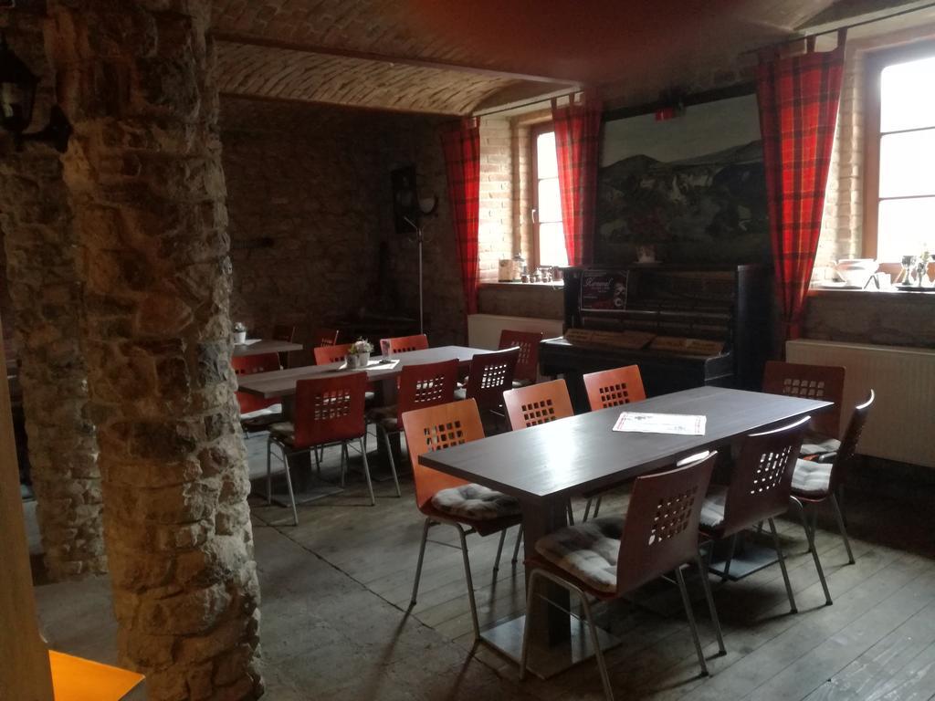Restaurace A Penzion U Lva Karlstejn Exterior photo
